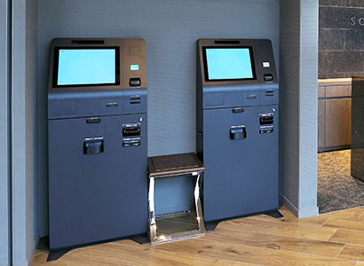 画像:自動チェックイン機